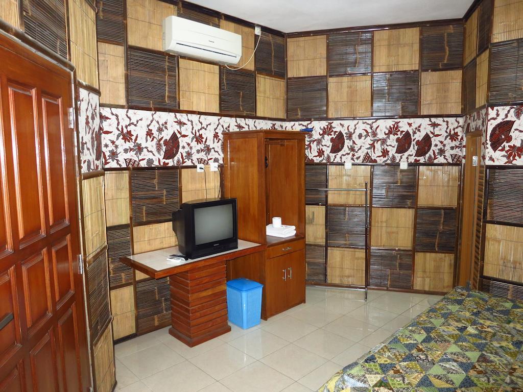 Enny'S Guest House Malang Zimmer foto