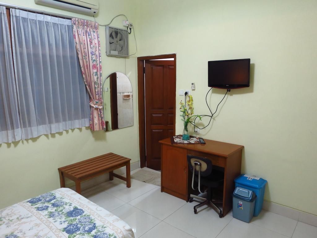 Enny'S Guest House Malang Zimmer foto